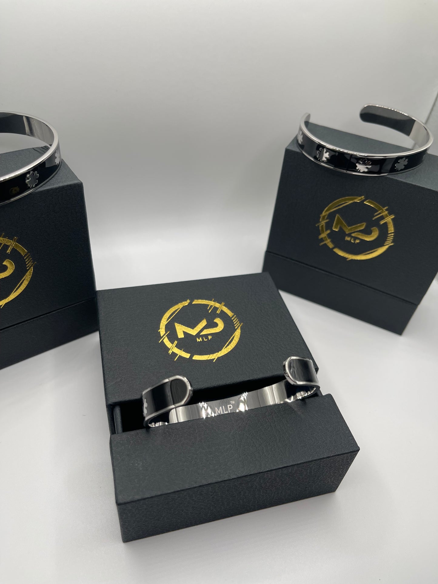 Clover Bracelet In Silver & Black π