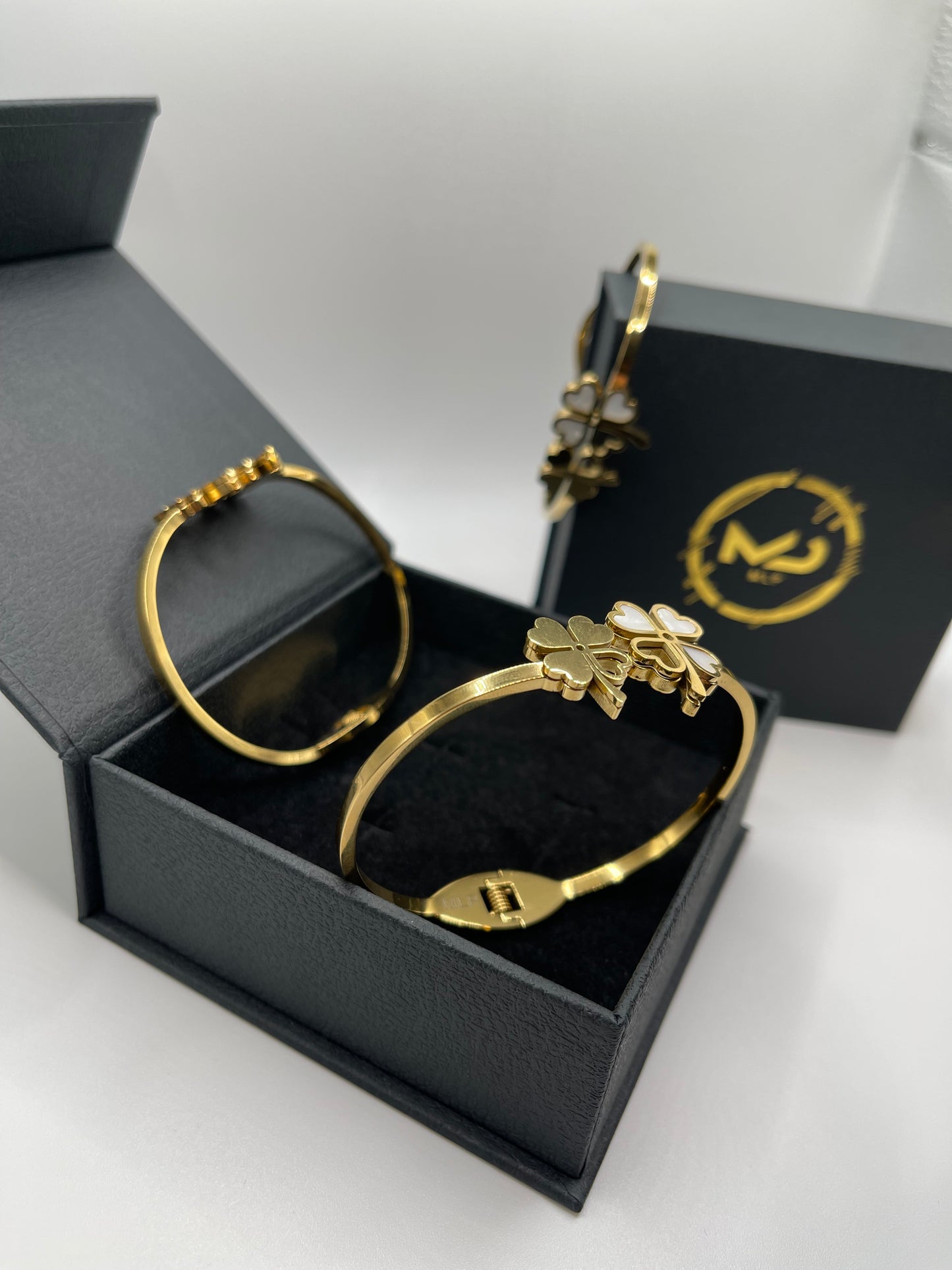 MLP Clover Bracelet Band π (White)
